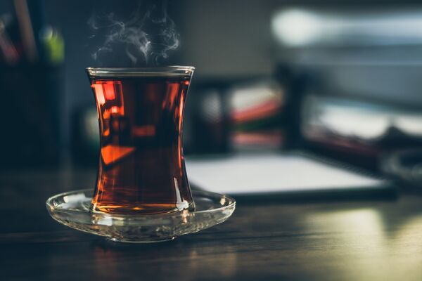 close-up-photo-of-steaming-black-tea-in-glass-1493080 (2)