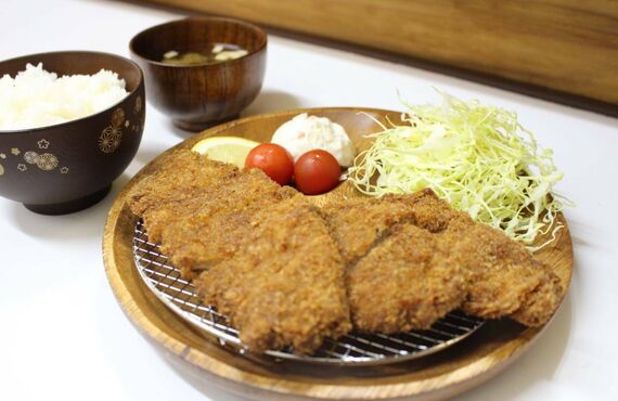 北方にある人気のお店ではジューシーで柔らかいとんかつをご提供中です