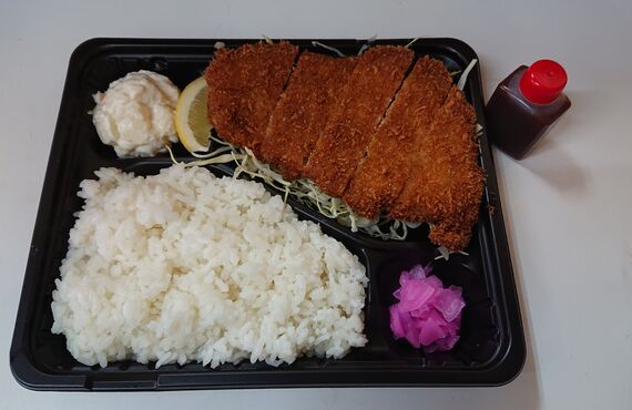 北方にあるとんかつ専門店の持ち帰り弁当！